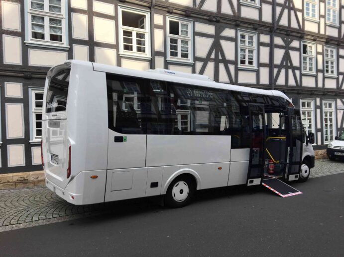 Unterwegs in Melsungen – Mit der StadtBus-Linie 431 bequem alle wichtigen Ziele erreichen! Bildrechte: NVV