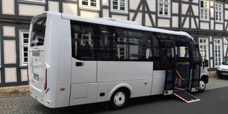 Unterwegs in Melsungen – Mit der StadtBus-Linie 431 bequem alle wichtigen Ziele erreichen! Bildrechte: NVV